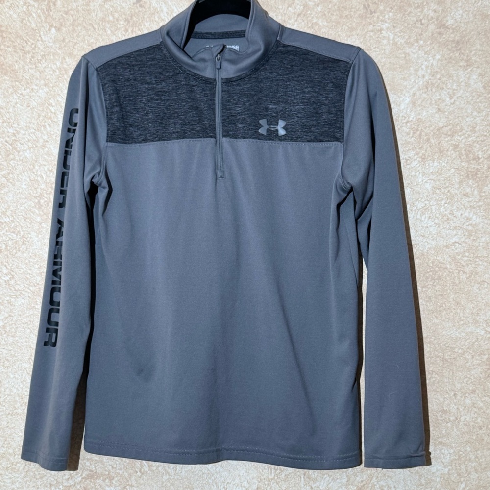 Under Armour Charcoal Performance Pull over size: youth large